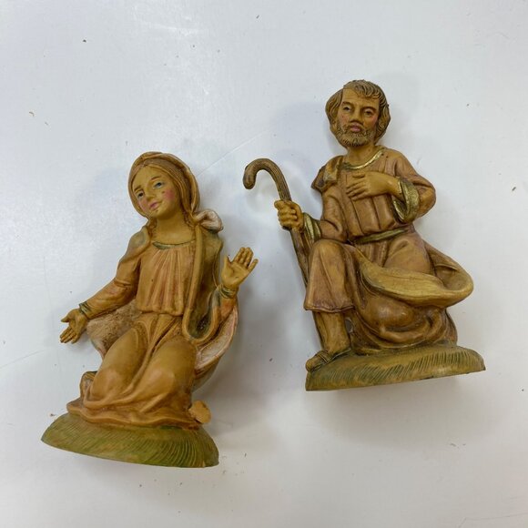 Handcrafted Nativity Scene Set With Figurines & Accessories - Picture 5 of 13